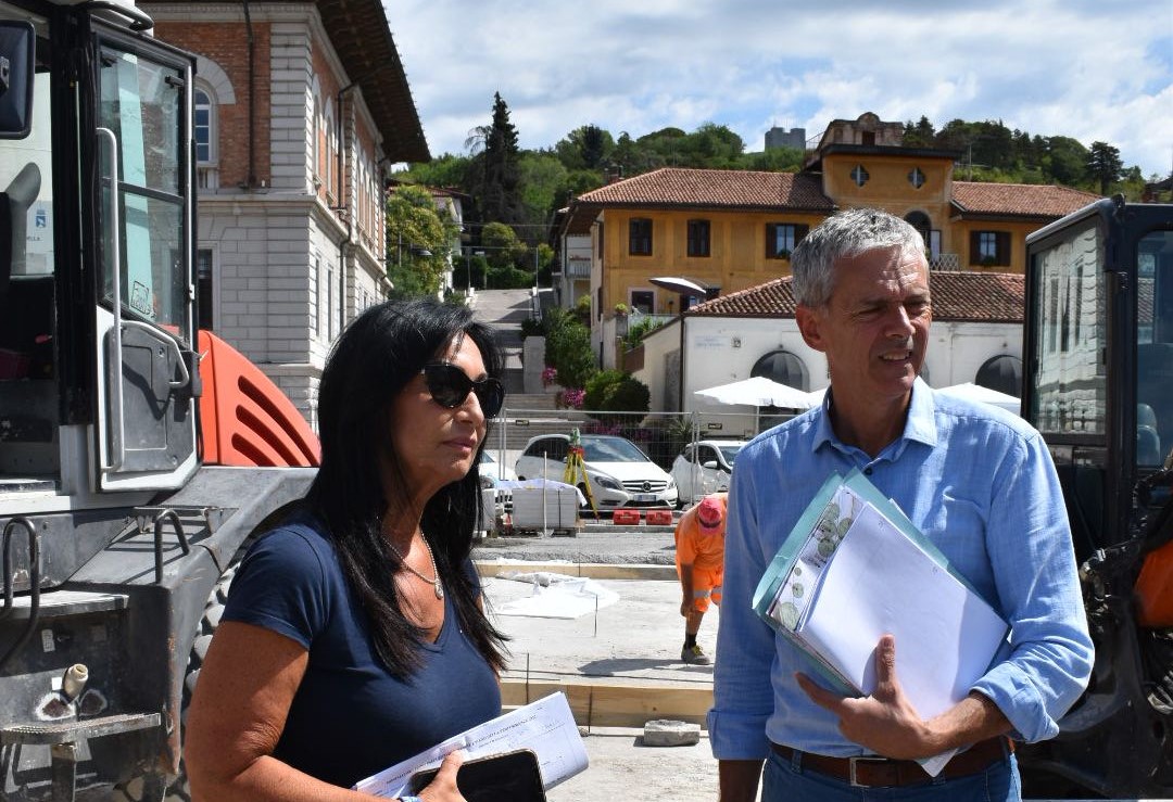 Immagine per Monfalcone, posata la prima pietra del nuovo 'Biscotto' che campeggerà su Piazza della Repubblica